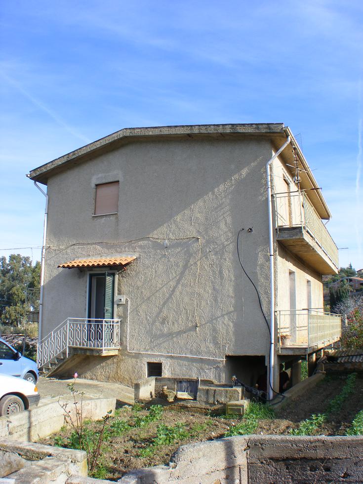 Rif.106 Fabbricato con terreno C/da Olivazza Campofelice di Roccella