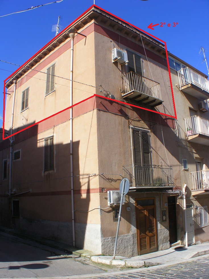 Rif.127 Appartamento 2° e  3° piano via Vittorio Emanuele n.40 Campofelice di Roccella